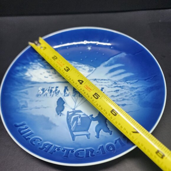 Royal Copenhagen Christmas In Greenland Collectors Plate - Jule After 1972 - Picture 5 of 5